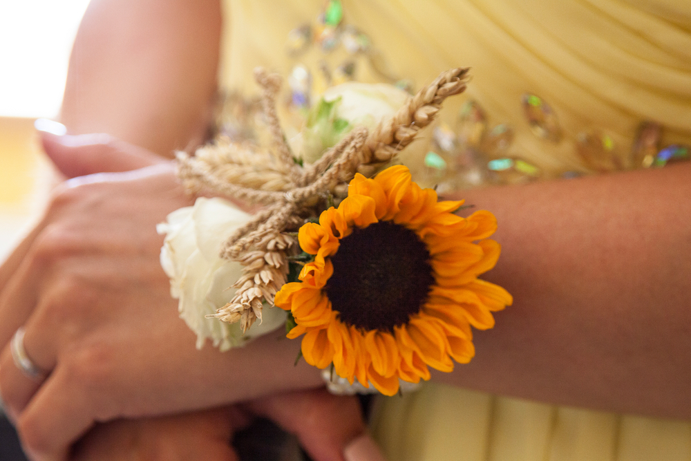 Does it matter which side the wrist corsage goes on?
