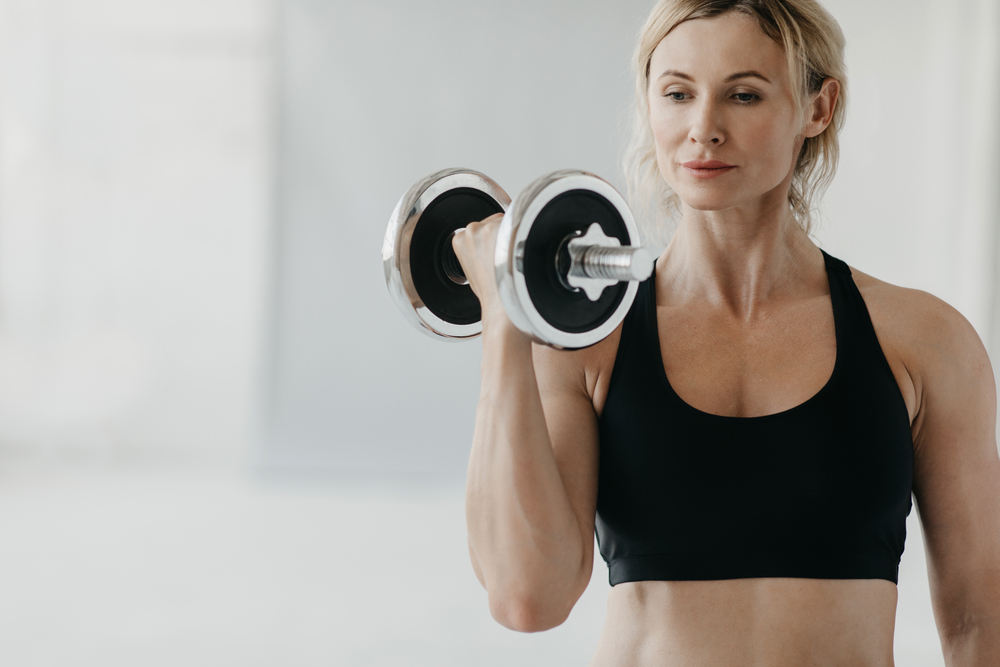 What is the percentage of women who regularly do strength training